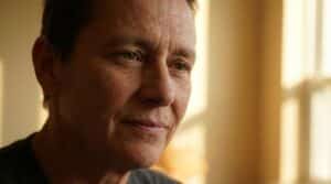 scopri il tratto caratteriale evidente che contraddistingue le persone che mentono costantemente e come riconoscerlo facilmente.